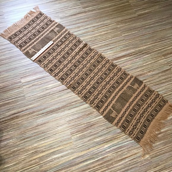 Alpaca Pattern Hand Woven Acrylic Table Runner Central American Print 22x72" - Picture 5 of 8